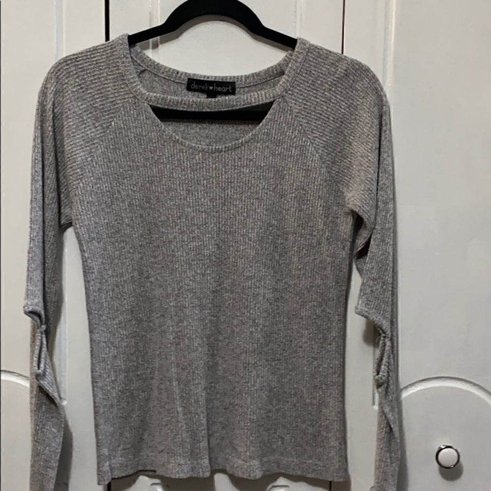 Derek Heart Gray Ribbed Sweater cut out neck M
